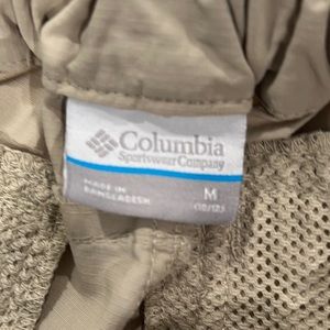Columbia khaki pants that can transform to shorts with a zipper.